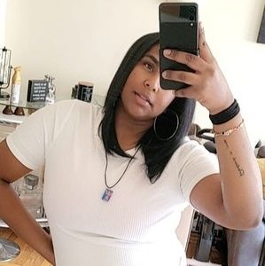 Meet your Posher, Naomi